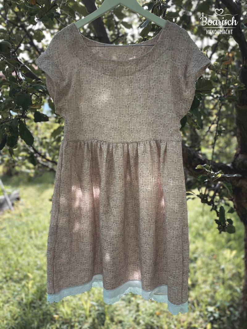 Sommerkleid Damen Musselin "Pastell Streublumen" 100 % Baumwolle Mit/Ohne Rüsche von Boarischhandgmacht
