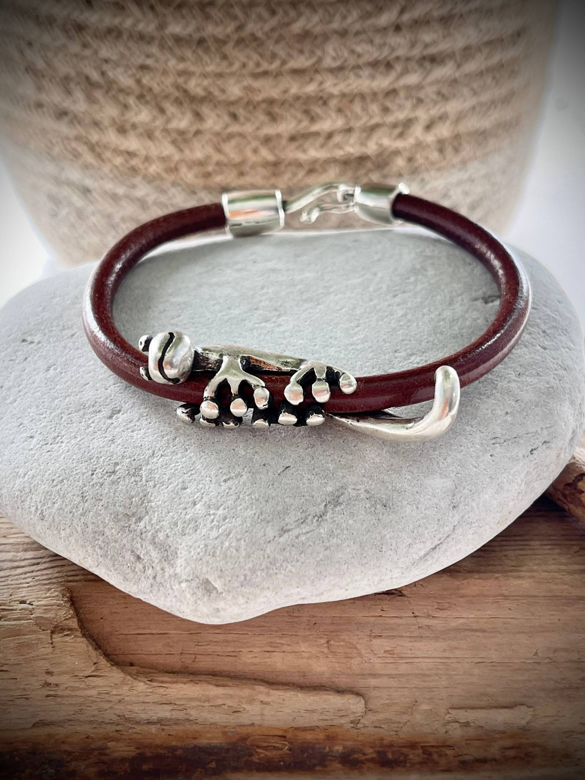 Lederarmband Mit Silberfarbener Gecko Eidechse Ihuana Schiebeperle Lederarmband Mit Silberfarbener Gecko Eidechse Ihuana Schiebeperle von BoathouseStudio