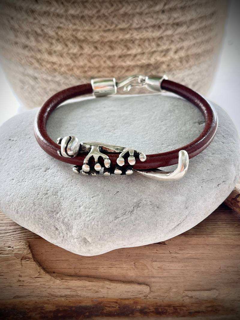 Lederarmband Mit Silberfarbener Gecko Eidechse Ihuana Schiebeperle Lederarmband Mit Silberfarbener Gecko Eidechse Ihuana Schiebeperle von BoathouseStudio