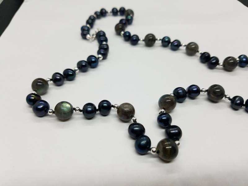 Labradorit & Schwarze Süßwasserperlen von BobGoolsbyDesigns