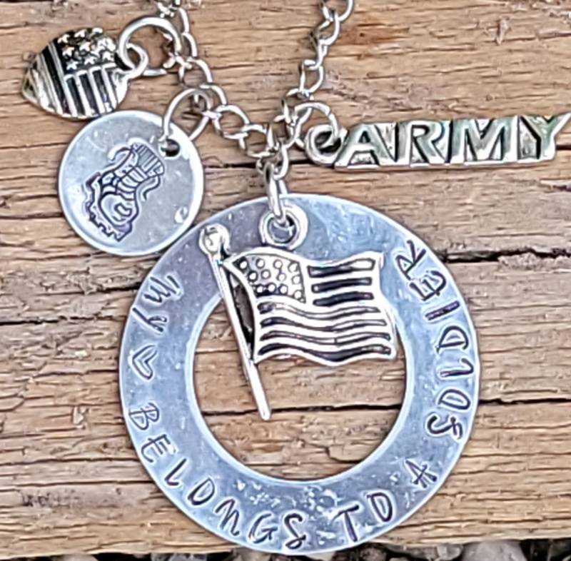 Mein Herz Gehört Einem Soldaten Halskette Army Pride Schmuck Mein Herz Gehört Einem Soldaten Halskette Army Pride Schmuck von BobbiesBeadsandBling
