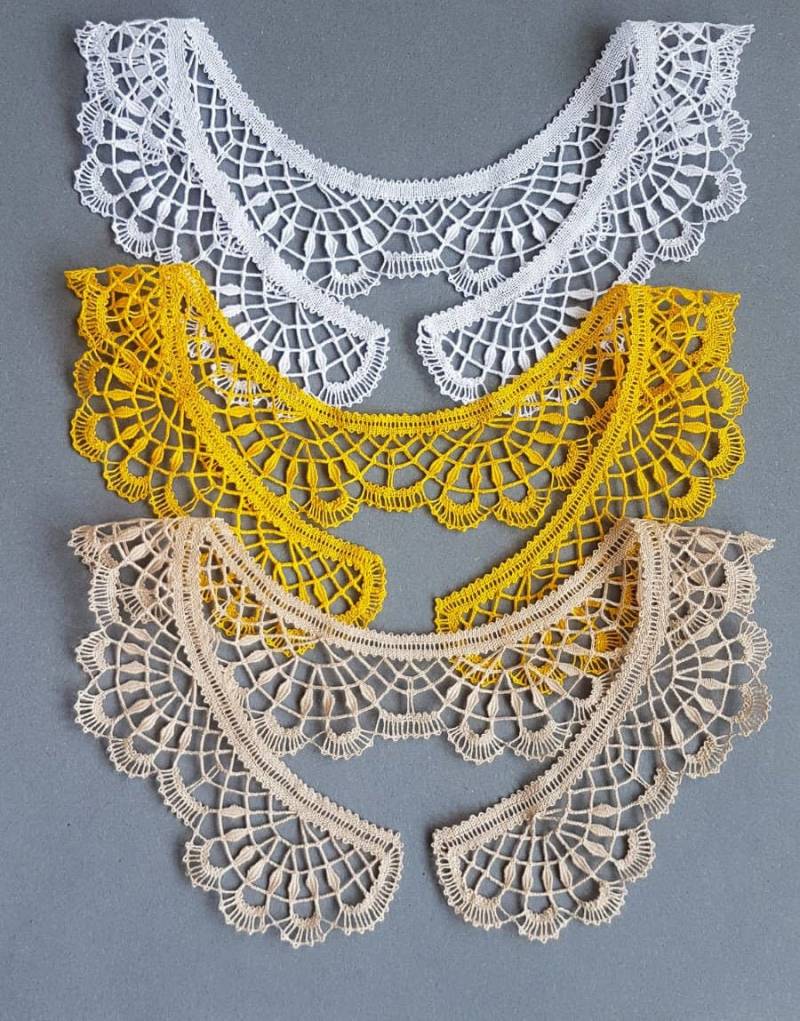 Klöppelspitze Kragen Handarbeit Weiss/Gelb/Beige | Ecru/Schwarz. An Der Kleidung Befestigen/Als Statement-Kette Tragen. Einzigartige Handarbeit von BobbinLaceByNadezhda