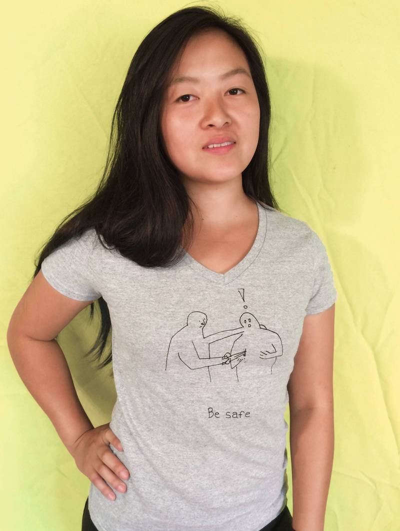 Siebdruck Shirt "Be Safe" Frauen V-Ausschnitt Siebdruck Shirt "Be Safe" Frauen V-Ausschnitt von BobbyHaskellArt