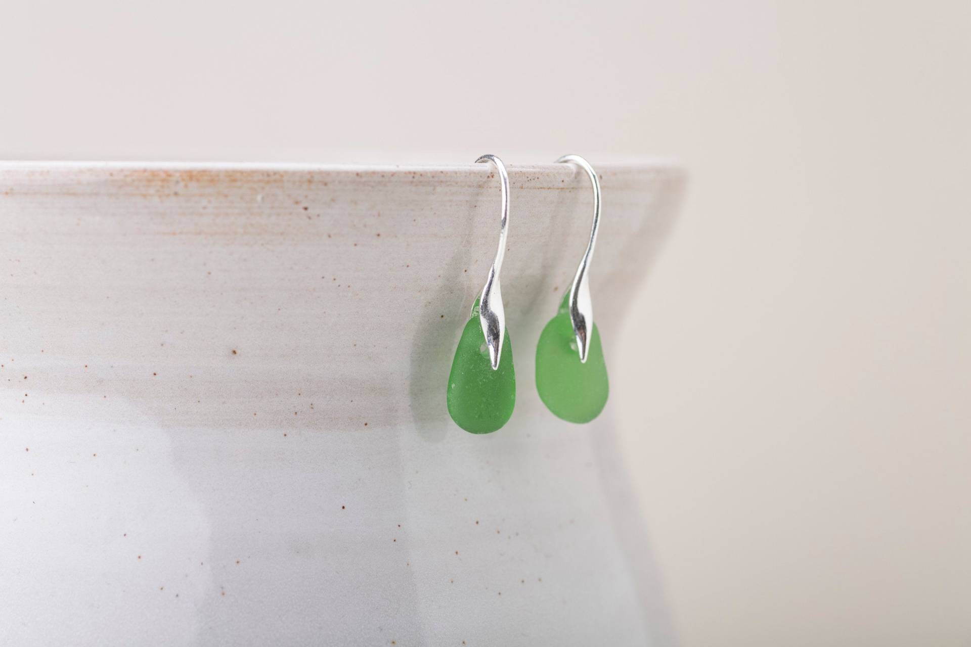 Edle Grüne Seeglas Ohrringe, 925 Sterling Silber von BobineStudio