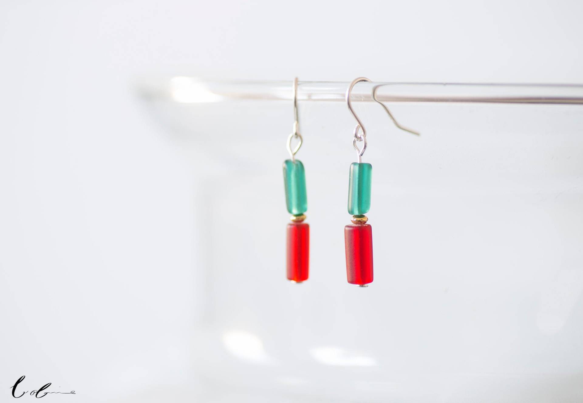 Hängeohrringe Rotes Türkises Mattes Glas von BobineStudio