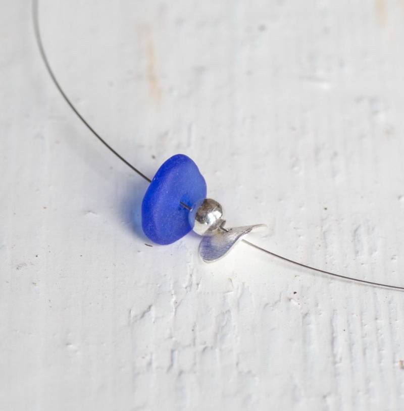 Halskette Blaues Seeglas, Silberperle, Silberscheibe von BobineStudio