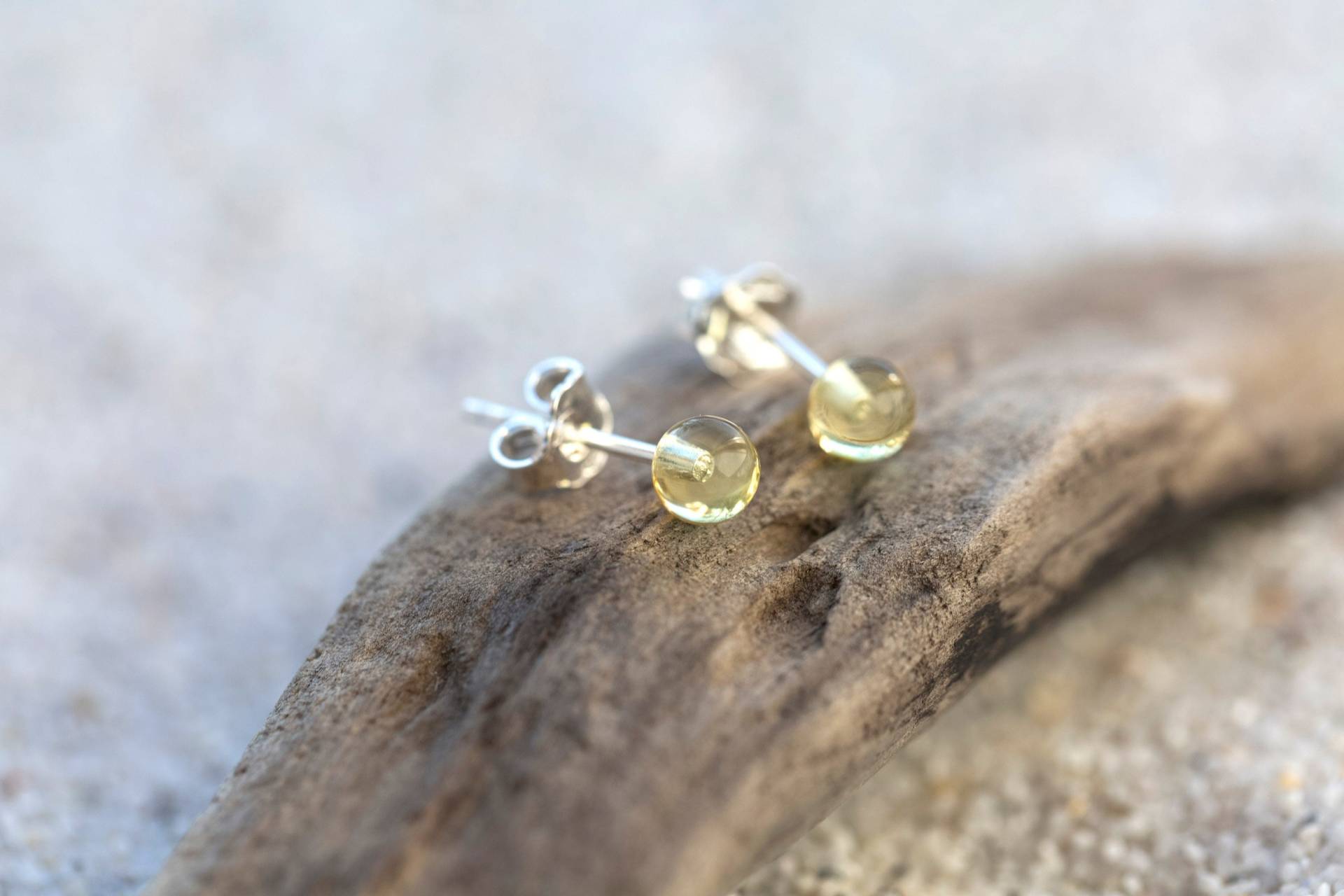 Helle Bernstein Ohrstecker, 925 Silber von BobineStudio