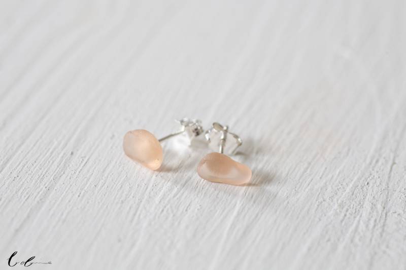 Ohrstecker Seeglas Lachsrosa von BobineStudio