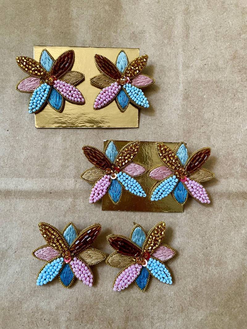 Handgemachte Perlenblumen Ohrringe Gestickte Blumen Ohrstecker von BoboBiancoWorkshop