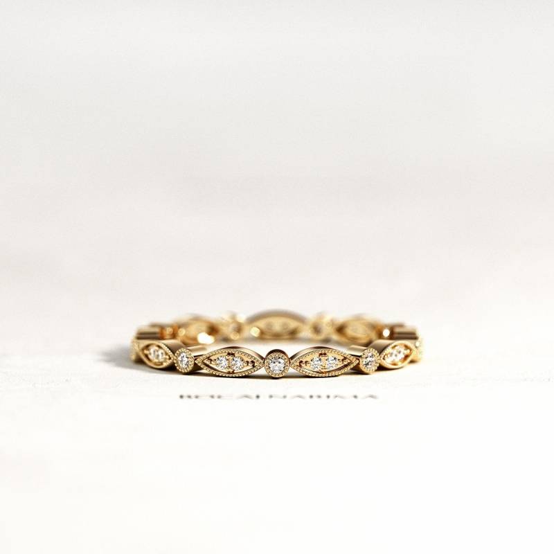 14K Oder 18K Gold Vintage Ring/Voll Eternity Band Milgrain Ehering Art Deco Zierlicher Stapelbarer Diamant von BocajNarima