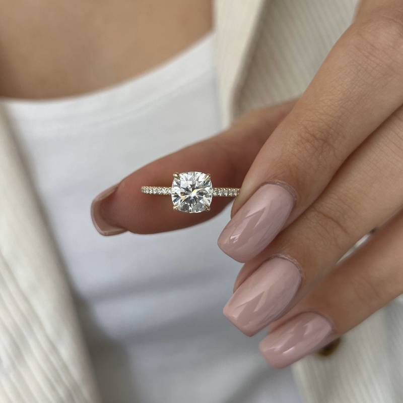 2 Karat Kissen Moissanite Verlobungsring/Krone Versteckter Heiligenschein Ring Unikat Gelbgold Ehering Kronenring Kt von BocajNarima