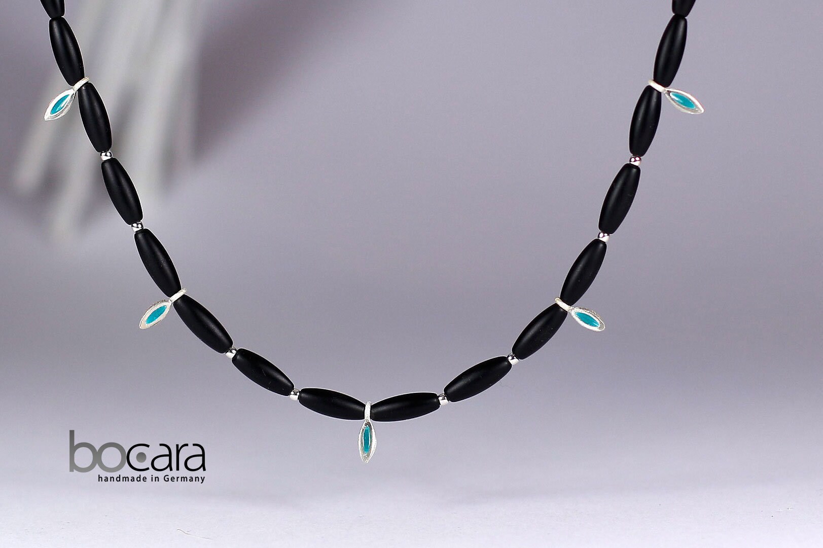 Halskette Emailleschmuck - "Blaue Tröpfchen" Onyx Und Emaillierte Sterlinsilberperlen, Handgefertigtes Unikat Halskette Emailleschmuck - "Blaue Tröpfchen" Onyx Und Emaillierte Sterlinsilberperlen, Handgefertigtes Unikat von BocaraDesign
