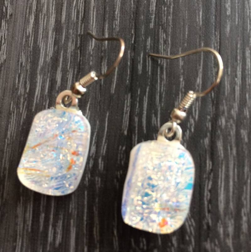 Weiß Schillernde Eis Ohrringe Weiß Schillernde Eis Ohrringe von BocksBox