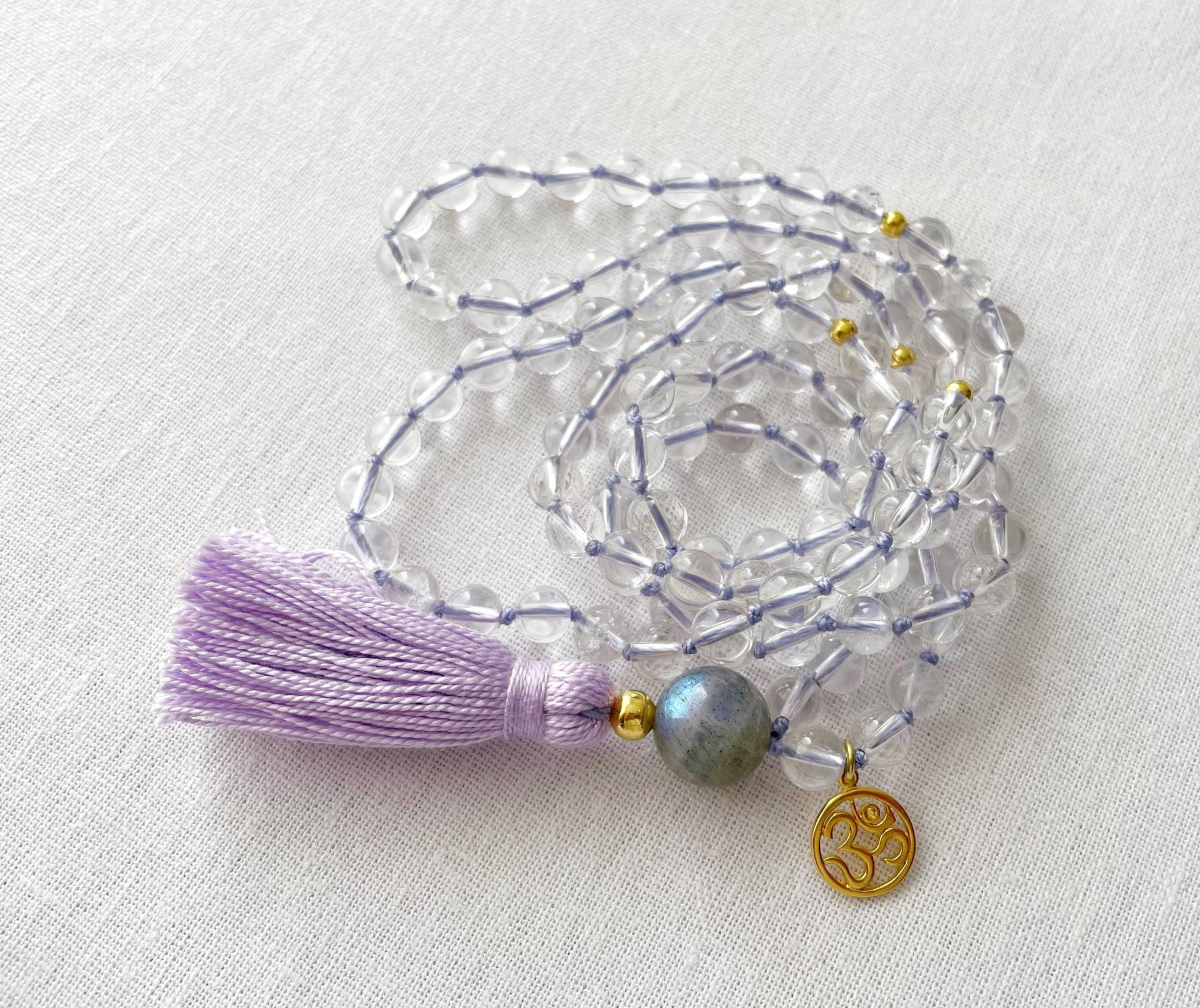 108 Mala Perlen Halskette/ Bergkristall Mit Flieder Quaste/ Handgeknüpfte Gebetskette/ Labradorit Guru Perle/ Vergoldetes Om/ 7 Chakra Harmonie von BodhiSoulJewelry