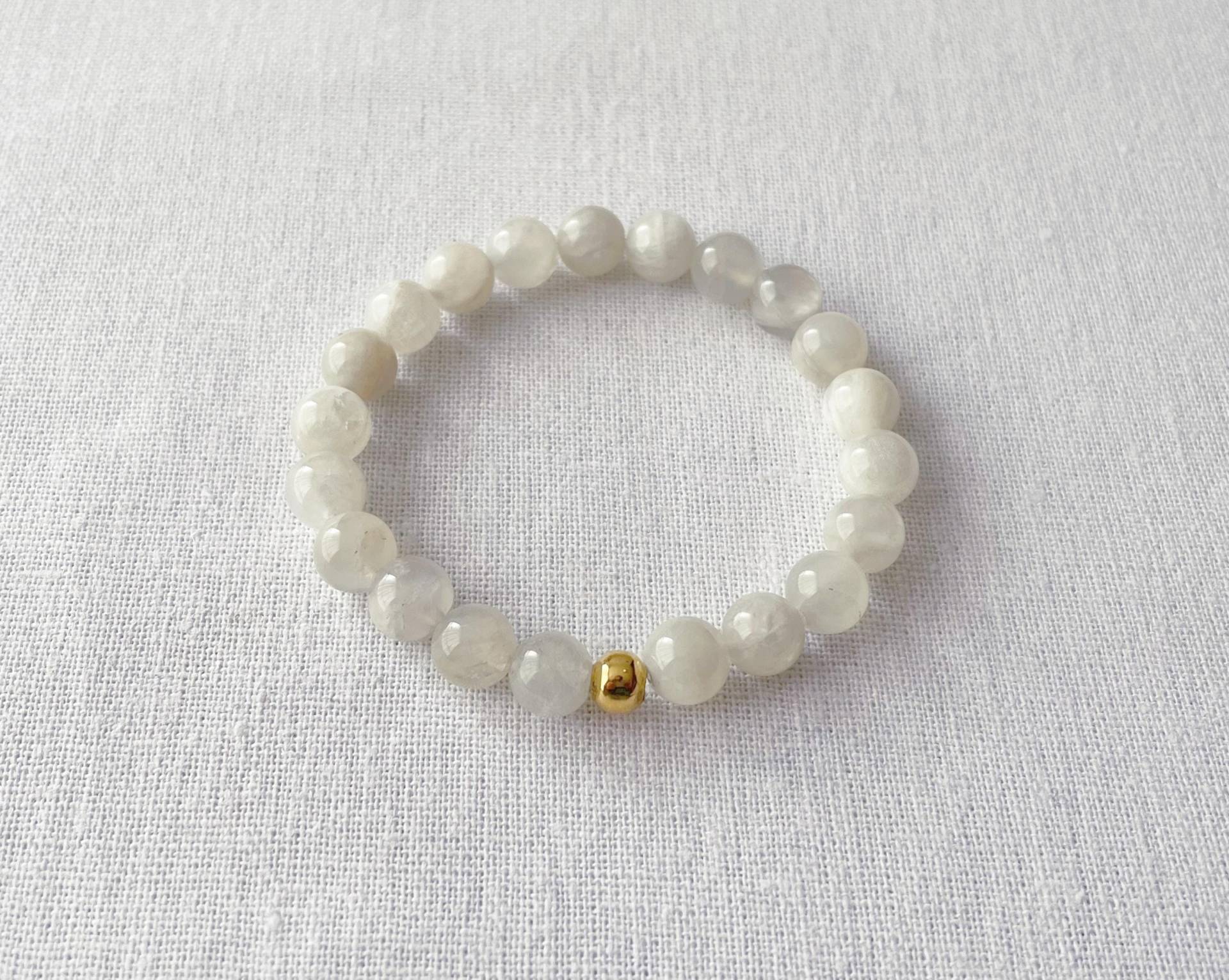 Weißes Mondstein Armband/Minimal Yoga Stacking Intuition Edelstein Vergoldete Perle Echter Weißer Juni Geburtsstein Boho von BodhiSoulJewelry