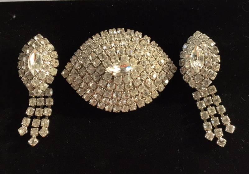 Seltene Vintage Klare Strass Pin/Brosche Und Baumeln Clip Ohrringe Signiert Cathe von BodhisJunque