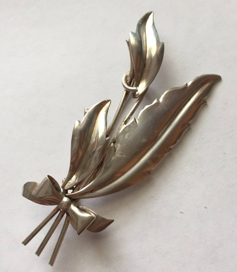 Vintage C.1940 Sterling Silber Pin Brosche Vintage C.1940 Sterling Silber Pin Brosche von BodhisJunque
