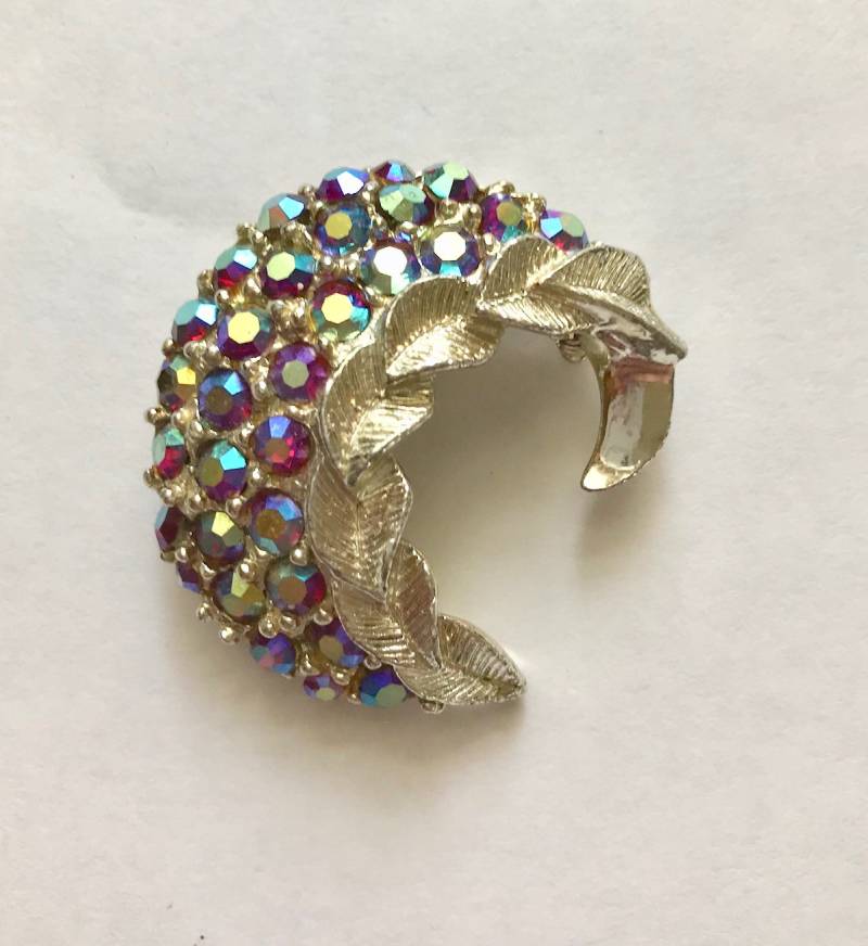 Vintage Rote Aurora Borealis Strass Brosche Vintage Rote Aurora Borealis Strass Brosche von BodhisJunque