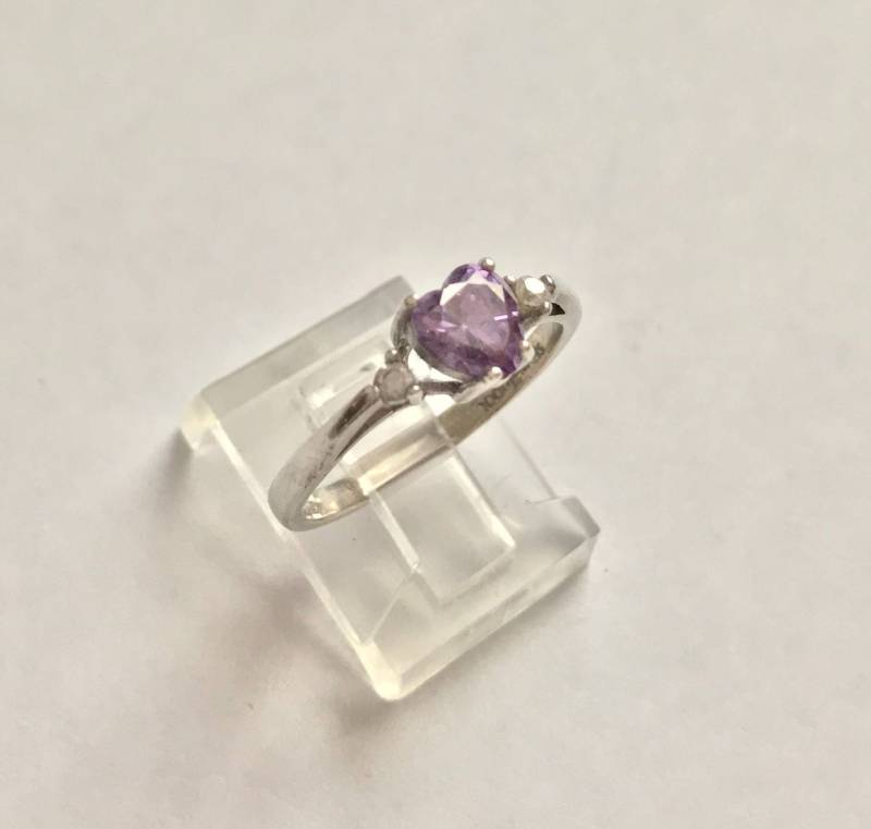 Vintage Sterling Silber Amethyst Und Diamant Herz Ring Größe 7, 5 Vintage Sterling Silber Amethyst Und Diamant Herz Ring Größe 7, 5 von BodhisJunque
