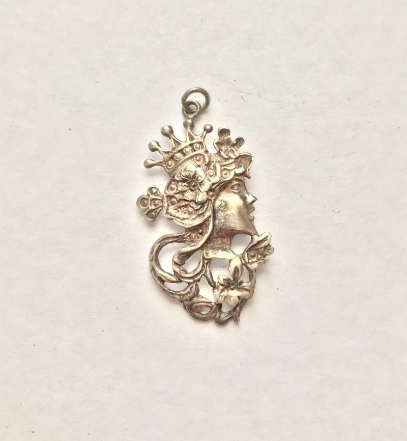 Vintage Sterling Silber Königin Göttin Anhänger Vintage Sterling Silber Königin Göttin Anhänger von BodhisJunque