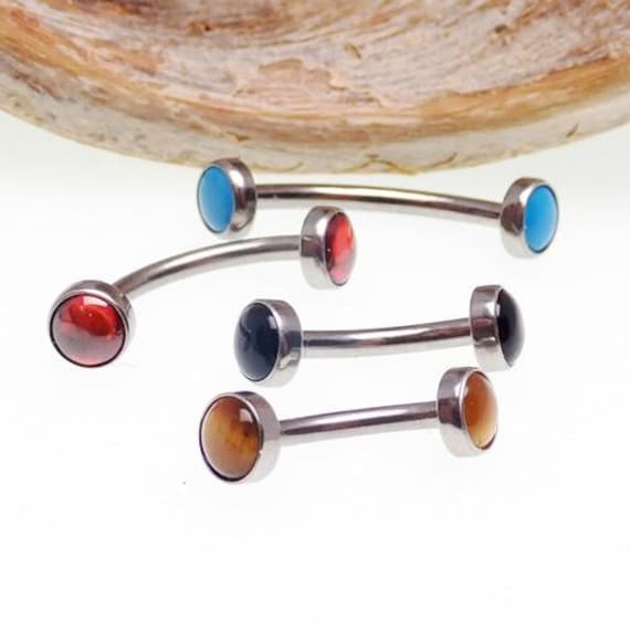 16G | 1, 2 Mm Titan 4 Mm Stein Curve Barbell | Tigerauge, Türkis, Granat, Onyx, Saphir Daith, Septum, Rook, Snug, Vertikale Lippe von BodyClickers