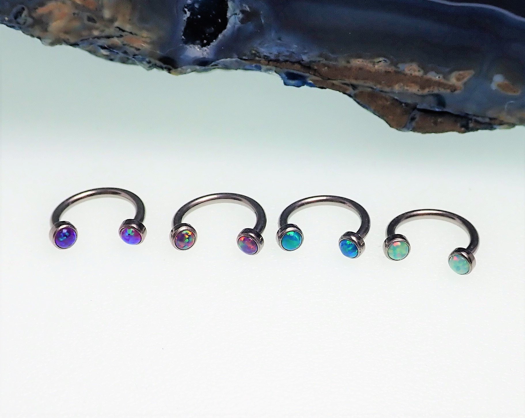 16G Hufeisen-Ring-Implantat Titan Astm F136 Mit Flachen Opalen-Scheiben Innengewinde 3 Mm Opale, Helix, Lippe, Knorpel von BodyClickers