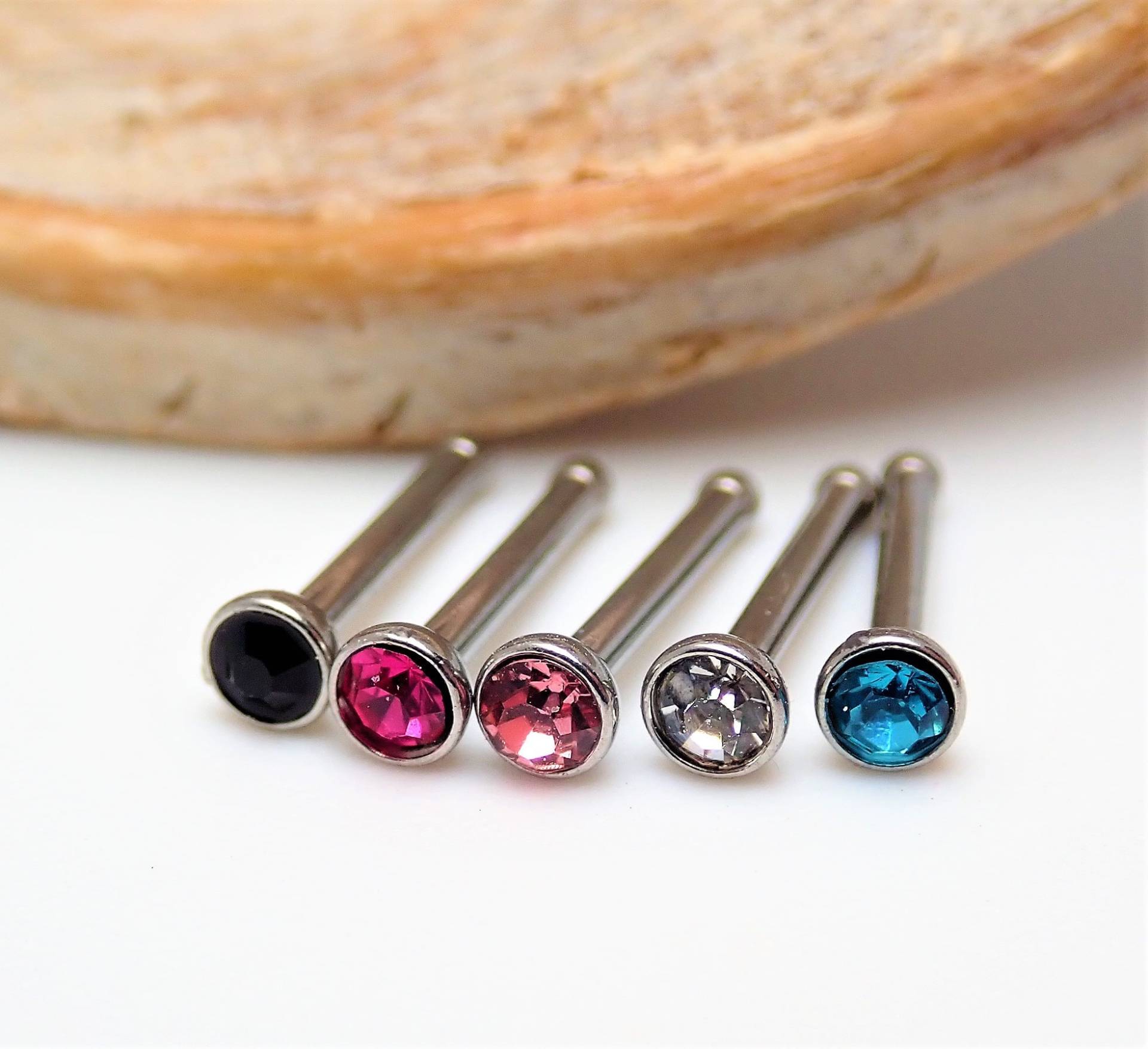18G -1, 0 Mm 316L Chirurgenstahl Nasenstecker Knochen Kugel Ende Nasenring Flache Nase 5 Bolzen Kombiset von BodyClickers