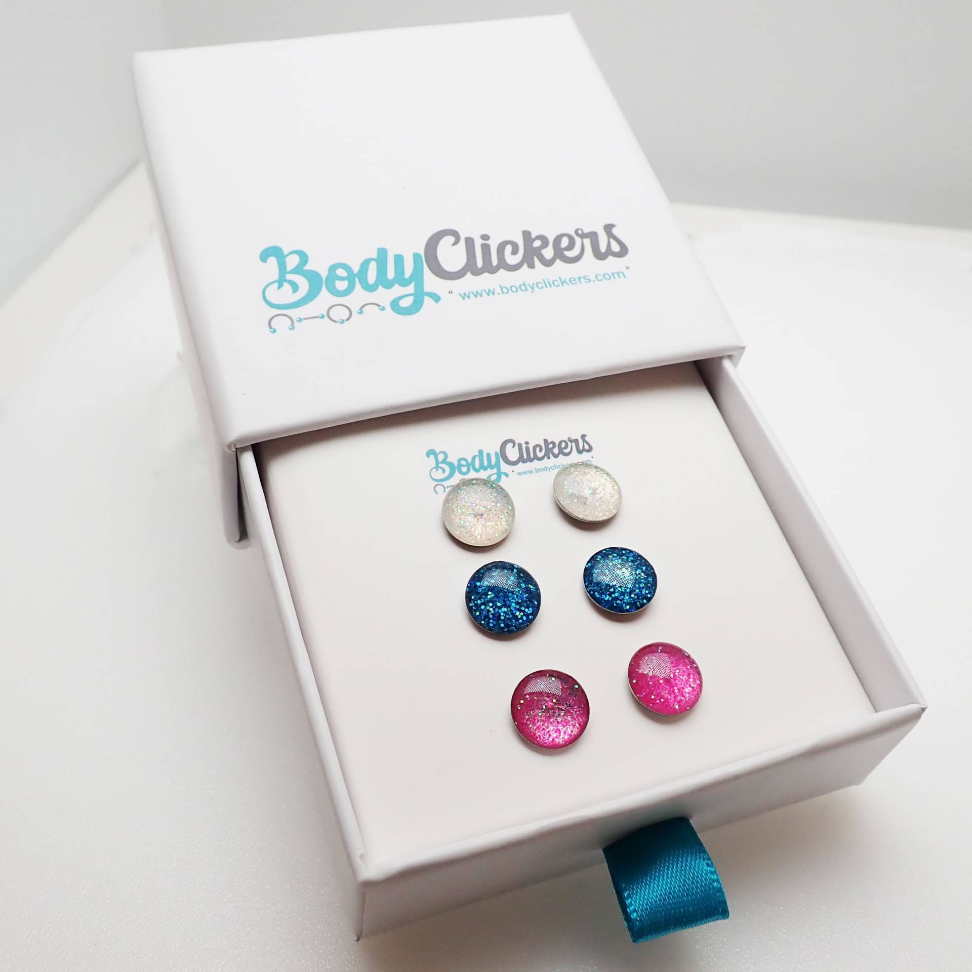 Edelstahl Geschenkbox Set Glitzer Ohrstecker Hypoallergen von BodyClickers