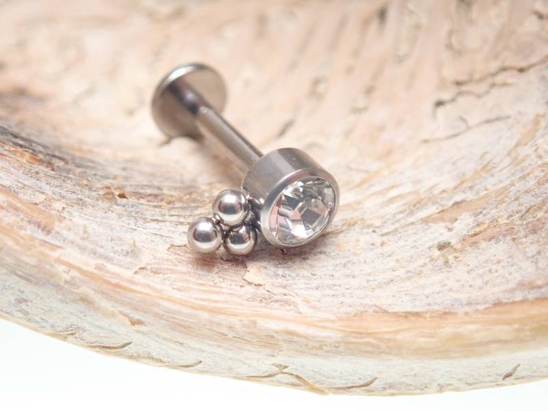 Klare Cz Perlenimitat Titan Flatback Piercing 18G, 16G, 14G | Lip, Tragus, Cartilage, Medusa, Helix von BodyClickers