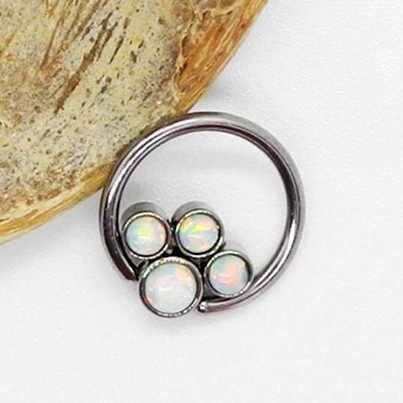 Titan Ring Mit Opal Imitat Cbr/Bcr Pfotendesign, 16G Daith, Helix, Cartlidge, Septum von BodyClickers