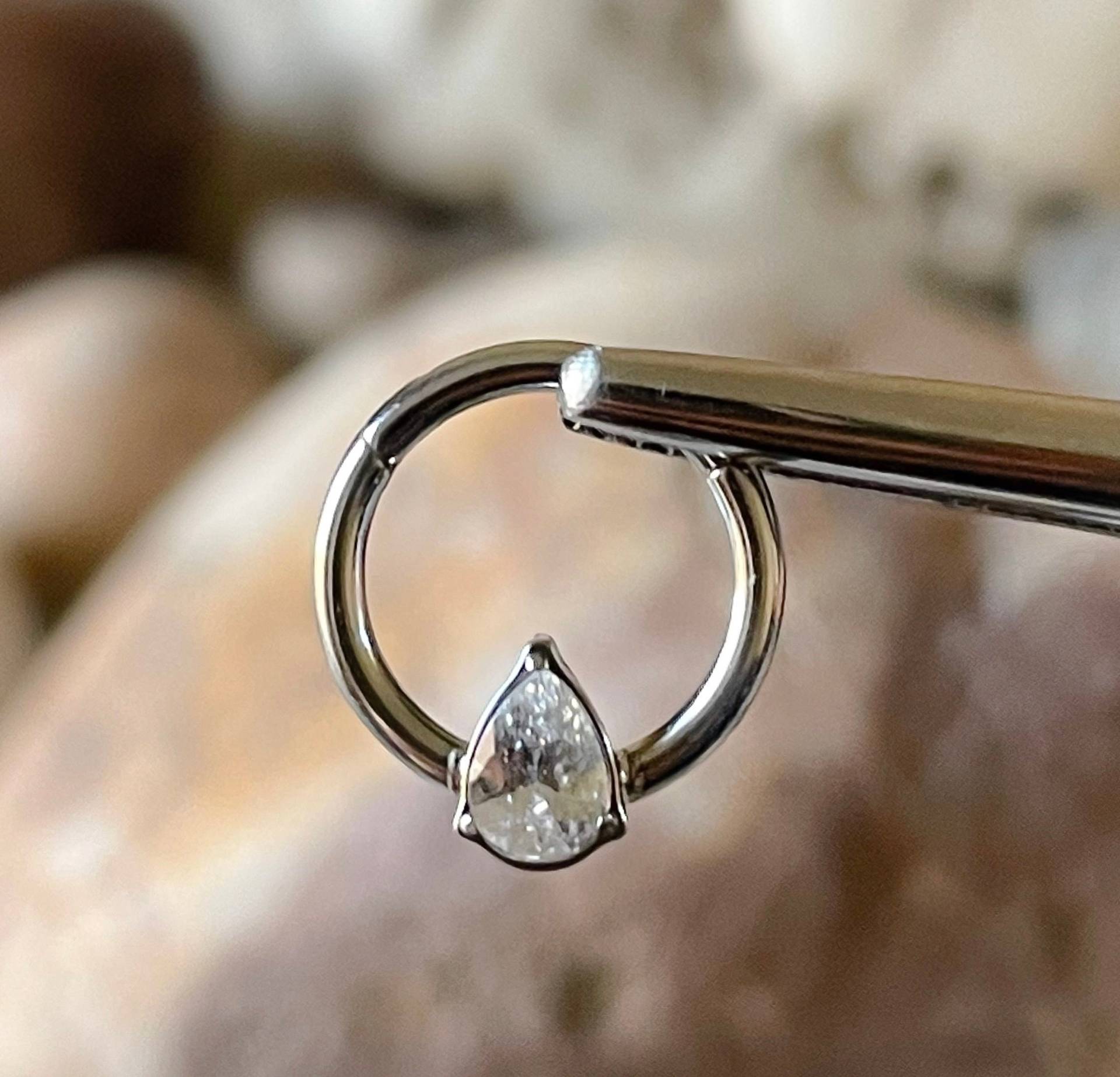 Teardrop/Waterdrop Edelstein-Klapp-Septum Clicker Daith Rook Ohrring 1, 2 Mm 8 10 Teardrop/Waterdrop Edelstein-Klapp-Septum Clicker Daith Rook Ohrring 1, 2 Mm 8 10 von BodyJewelleryCB