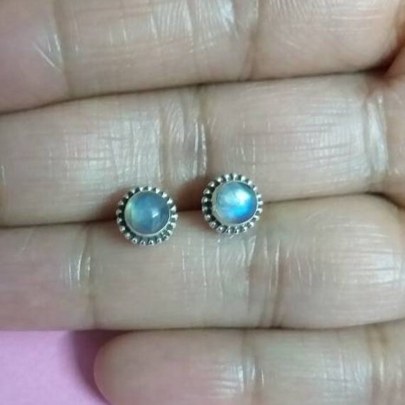 Labradorit Ohrstecker, Sterling Silber, Handgemachte 5mm Minimal Schlichte Stein Geschenk Für Sie, Nordlichter von BodyJewelryStudio