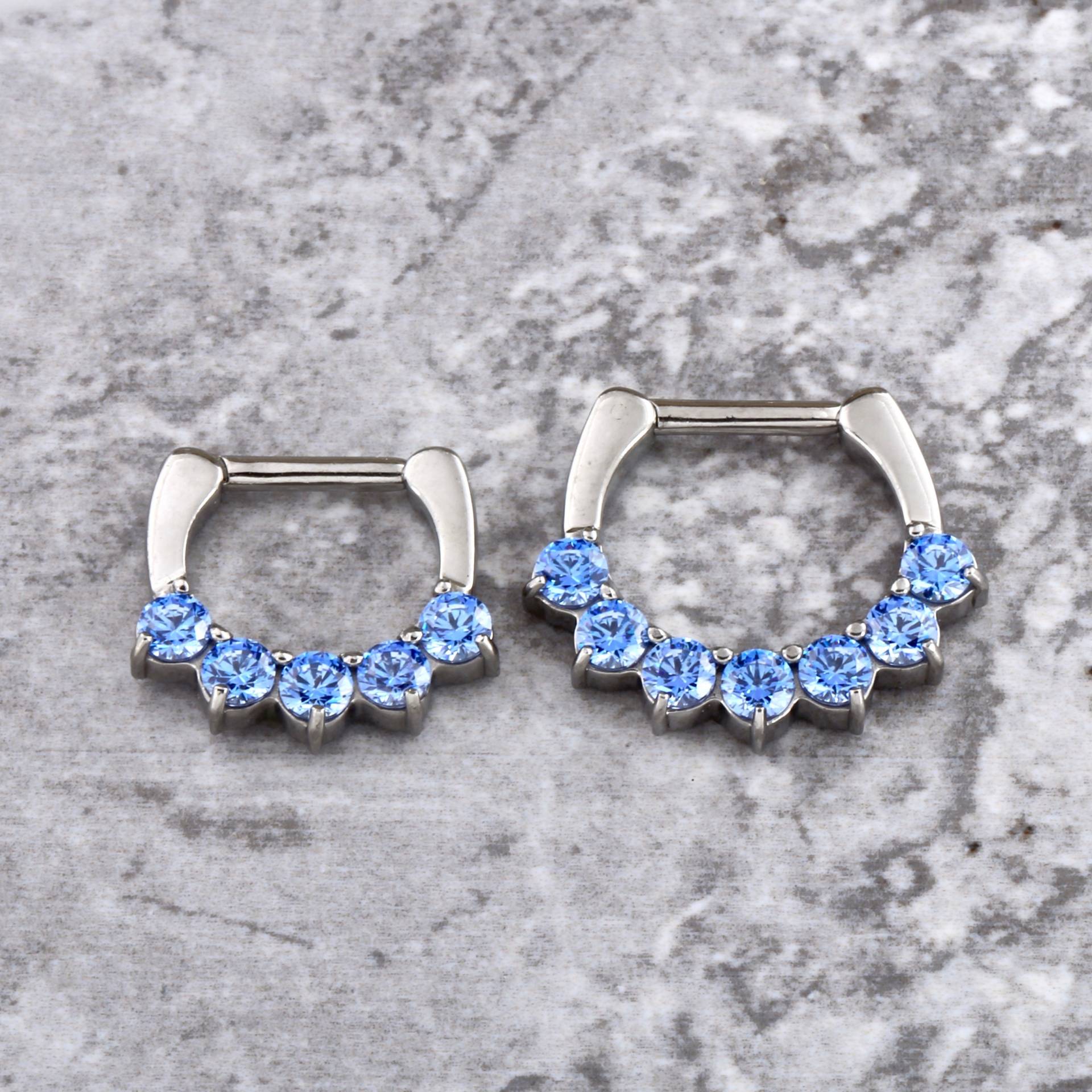 Aqua Blauer Swarovski Septum Clicker, Daith Ring Aus Chirurgenstahl 316L | 16G, 6 Mm Oder 8 Mm von BodyJewelsCreations
