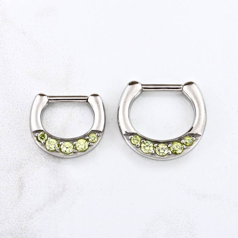 Laurel Grüner Swarovski Septum Clicker, Daith Ring Aus Chirurgenstahl 316L | 16G von BodyJewelsCreations