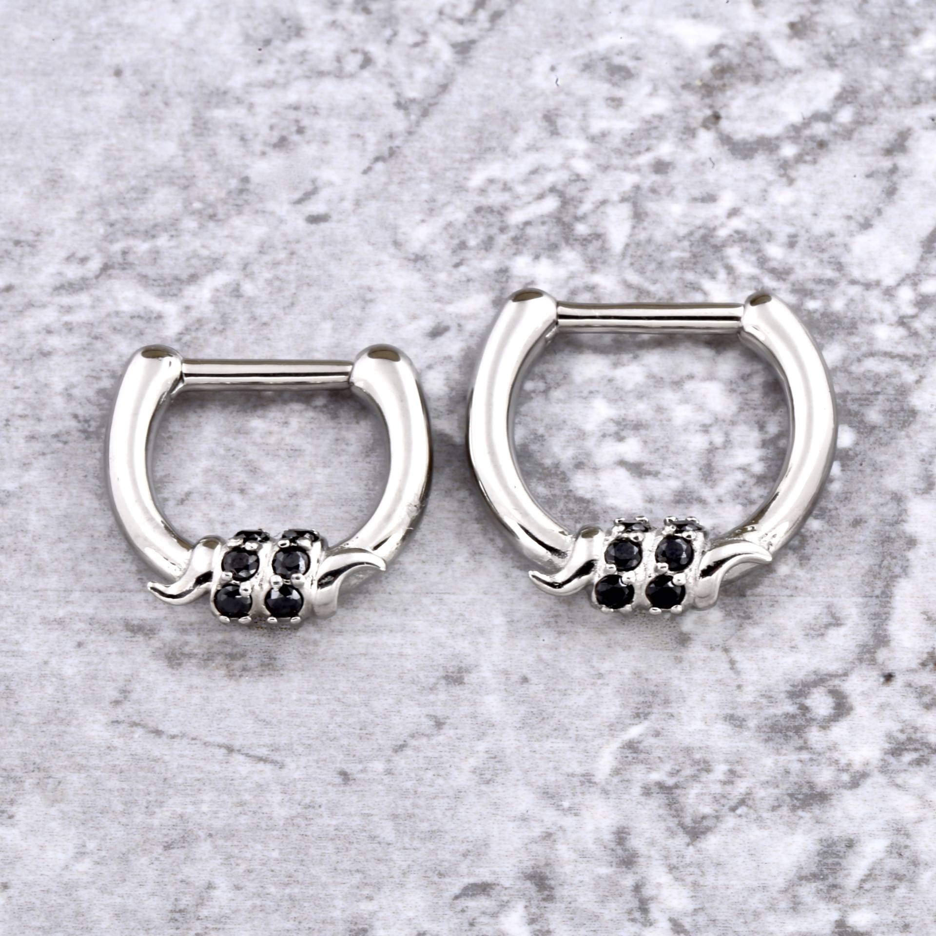 Schwarz Swarovski Cz Septum Clicker, 16G Chirurgenstahl Daith Ring von BodyJewelsCreations