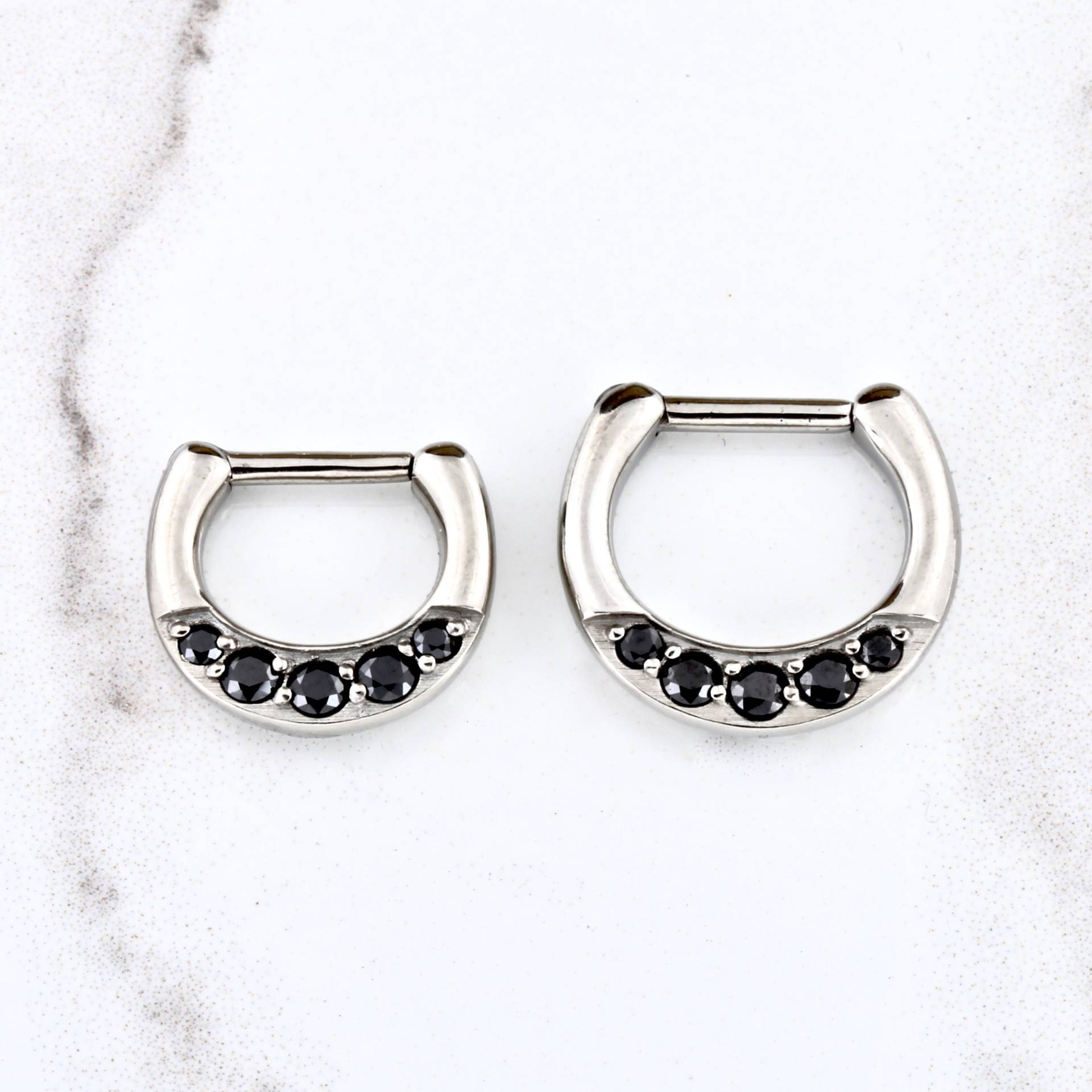 Schwarz Swarovski Cz Septum Ring, Chirurgenstahl 316L Daith Clicker | 16G von BodyJewelsCreations