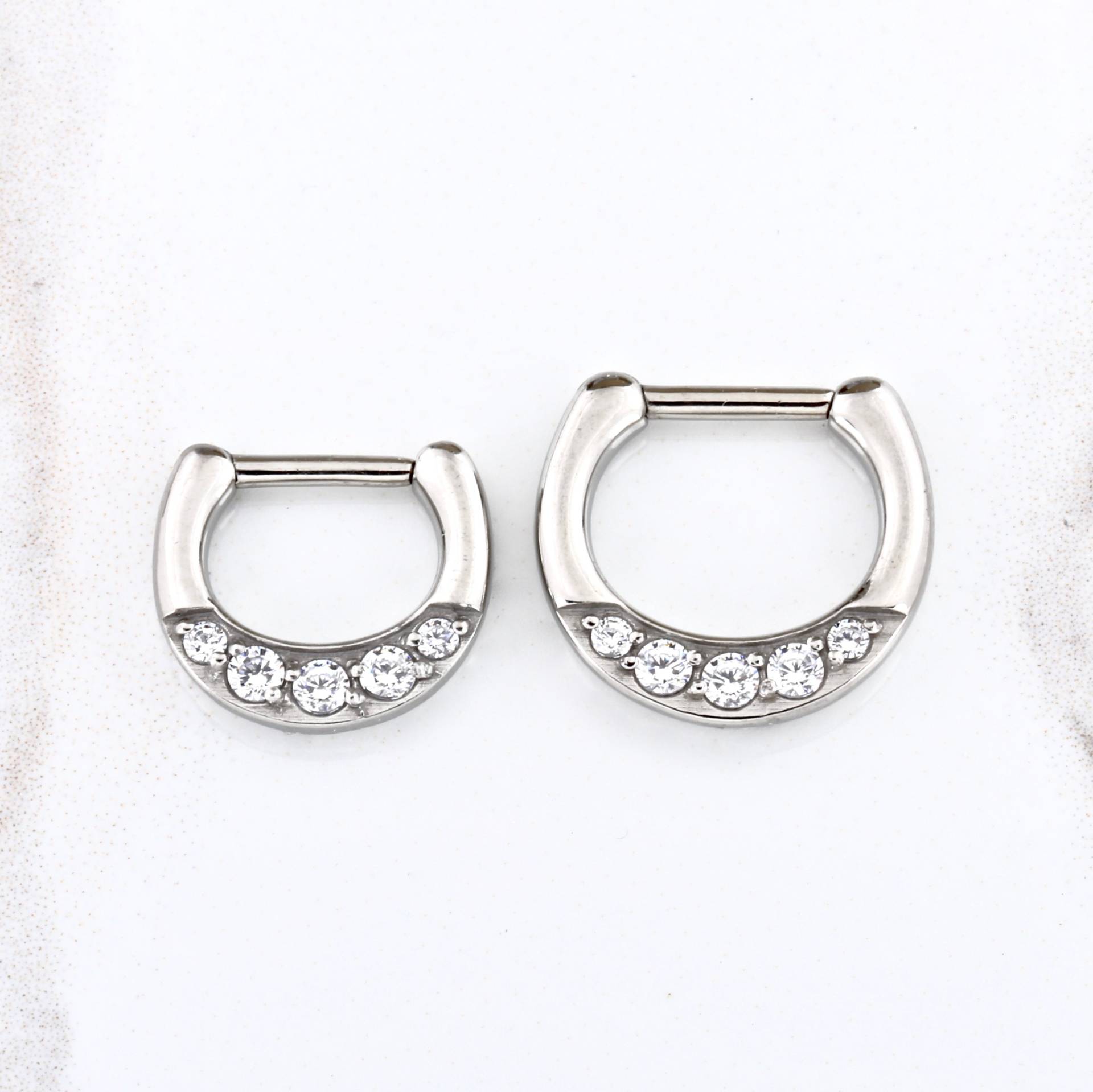 Septum Clicker Aus Chirurgenstahl Mit Swarovski Cz, 16G von BodyJewelsCreations