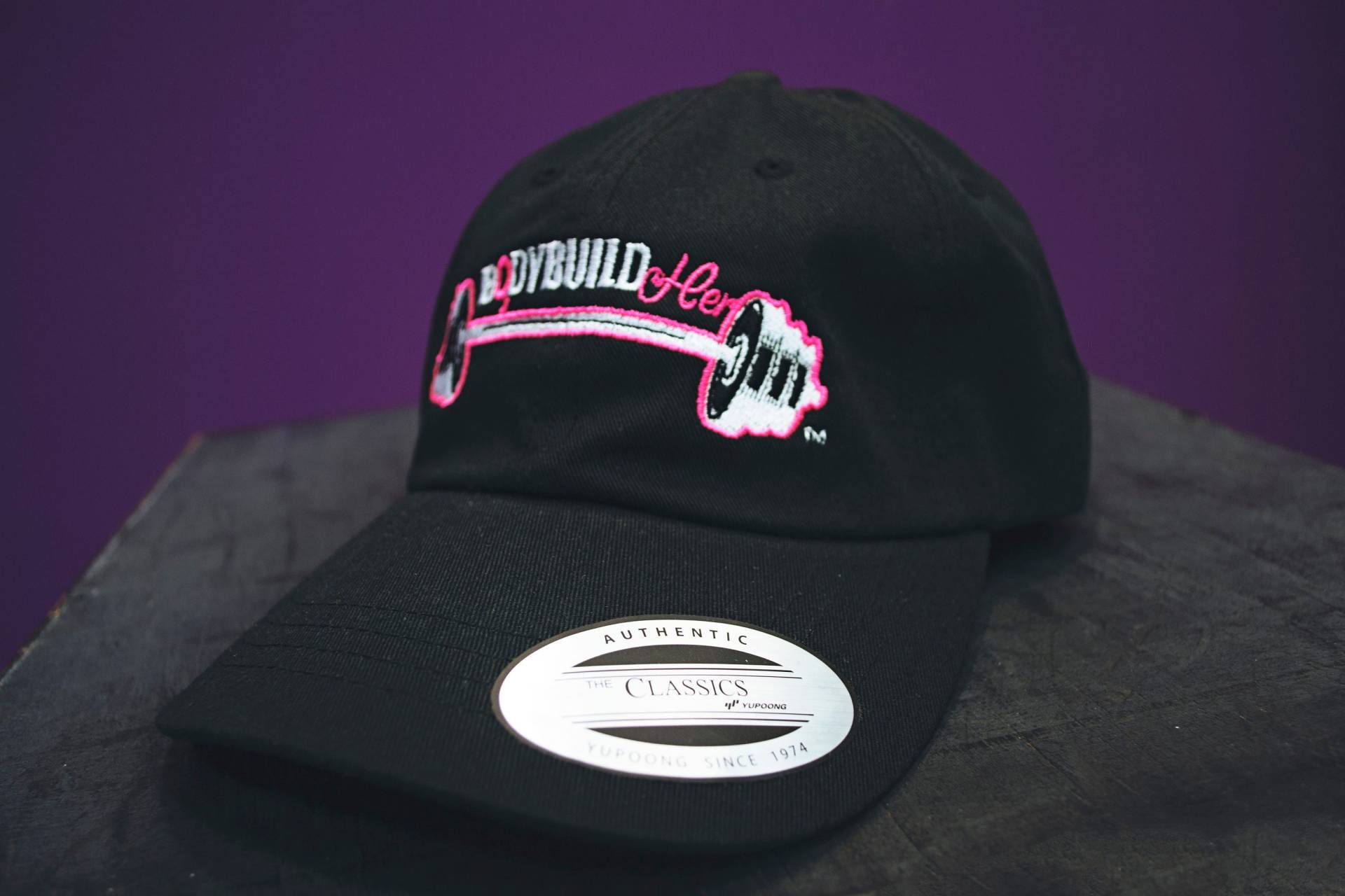 Damen Bodybuildher™ Logo Twill Fitness Dad Cap-Gym Haar von BodybuildHER
