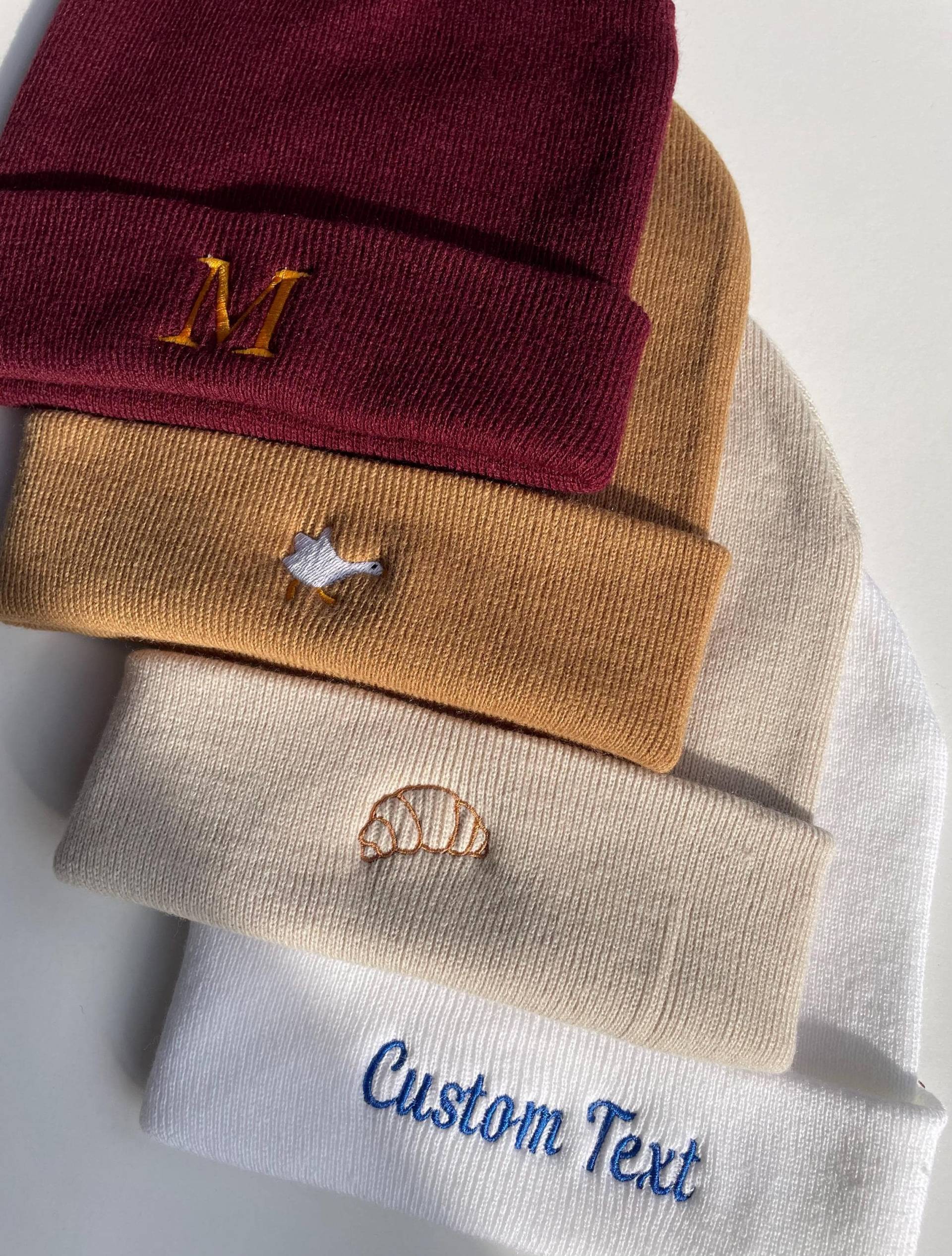 Individuell Bestickte Mütze Beanie - Personalisiert Mit Wunschtext Oder Motiv Wintermütze Geschenk Unisex von Bodymanufactum