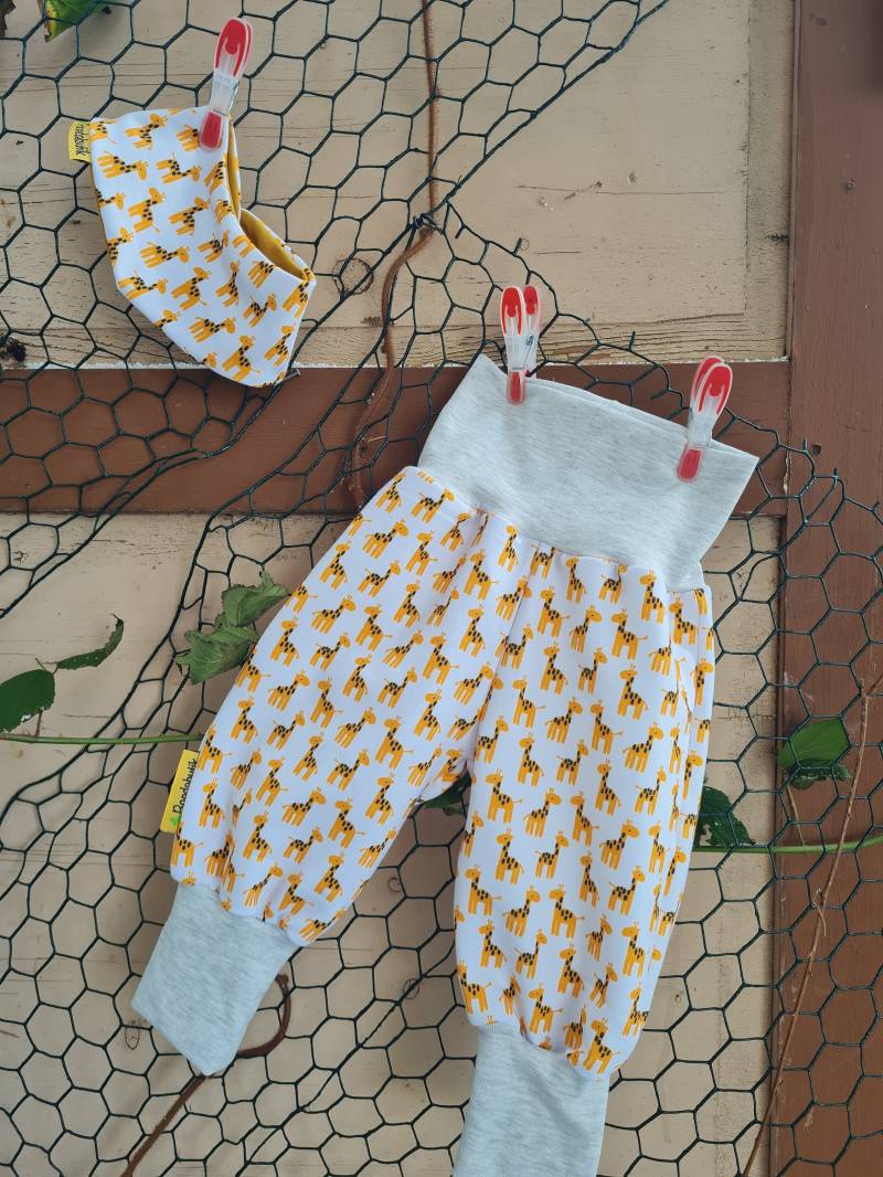 Babyset - Pumphose Und Beanie Giraffe, Erstlingsset von Boedabutik