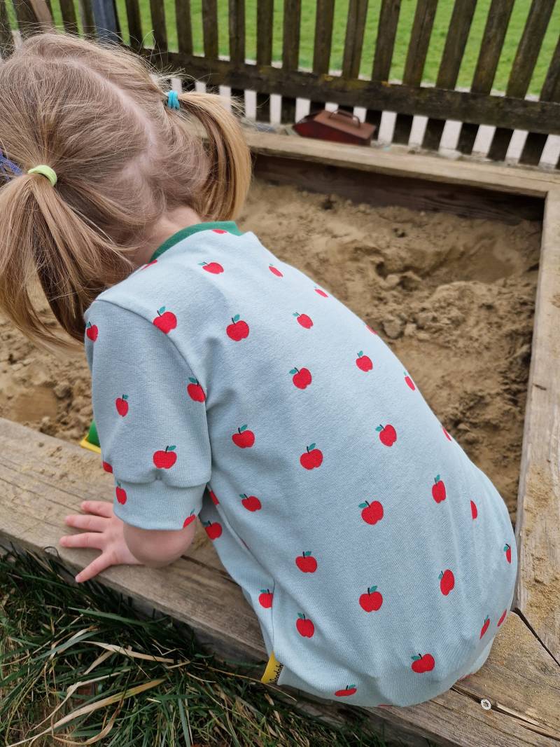 Kindertshirt, T-Shirt, Apfel, Salbeigrün von Boedabutik