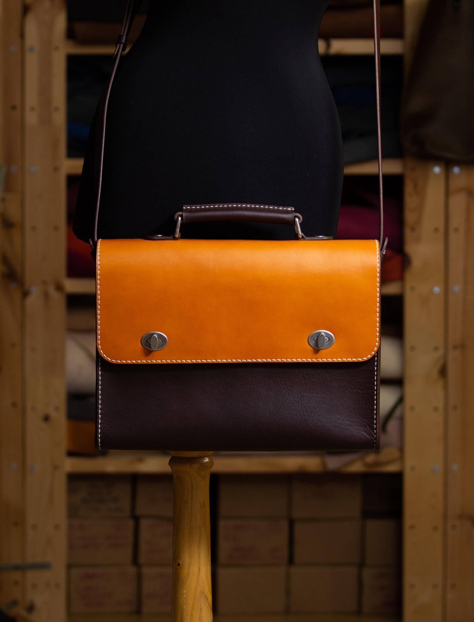Ledertasche-Handgemachte Tasche-Umhängetasche-Handgenähte Ledertasche-Sattel Tan Tasche-Schokolade-Gobi Ledertasche-Handgemachte Tasche-Umhängetasche-Handgenähte Ledertasche-Sattel Tan Tasche-Schokolade-Gobi von BogdanLeather