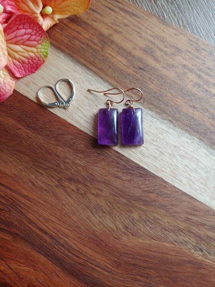 Lila Amethyst Ohrringe in Kissenschliff. Gold Ohrringe. Rosegold von BohemeByVicki