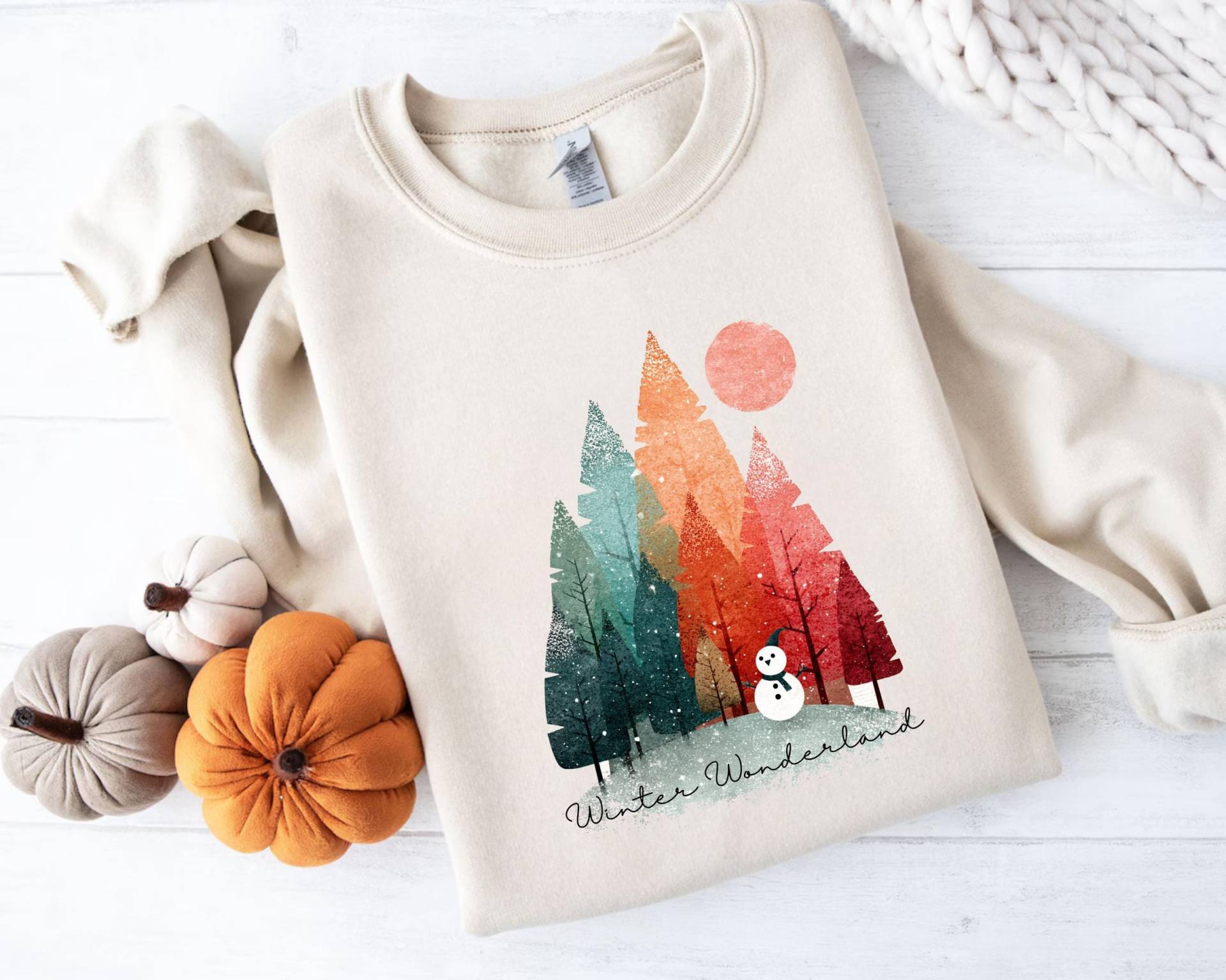 Cozy Christmas Forest Sweatshirt - Winter Wonderland Pullover Snowman von BohemeDeFleur