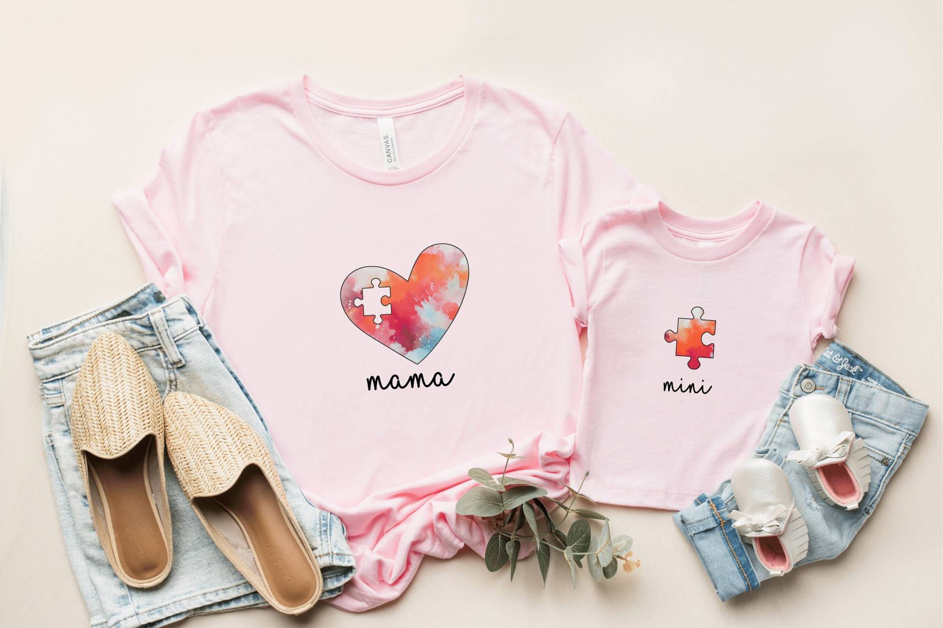 Matching Outfit For Mom & Daughter Or Son, Mama Mini T-Shirt von BohemeDeFleur