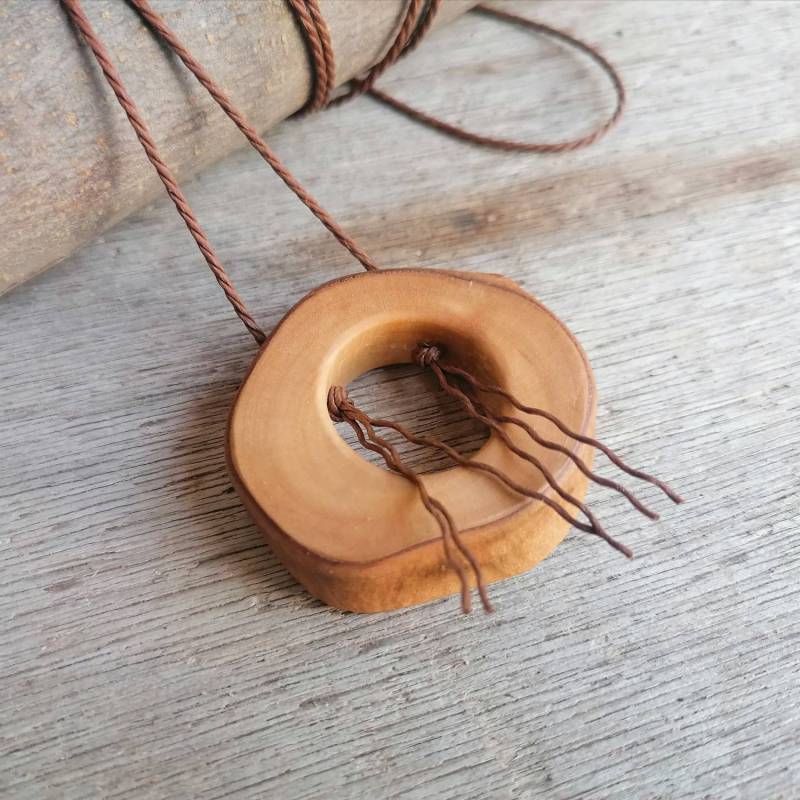Olivenholz Lange Anhänger Halskette, Handgefertigt, Runde Astscheibe Halskette Olivenholz Lange Anhänger Halskette, Handgefertigt, Runde Astscheibe Halskette von BohemiaNatureWshop