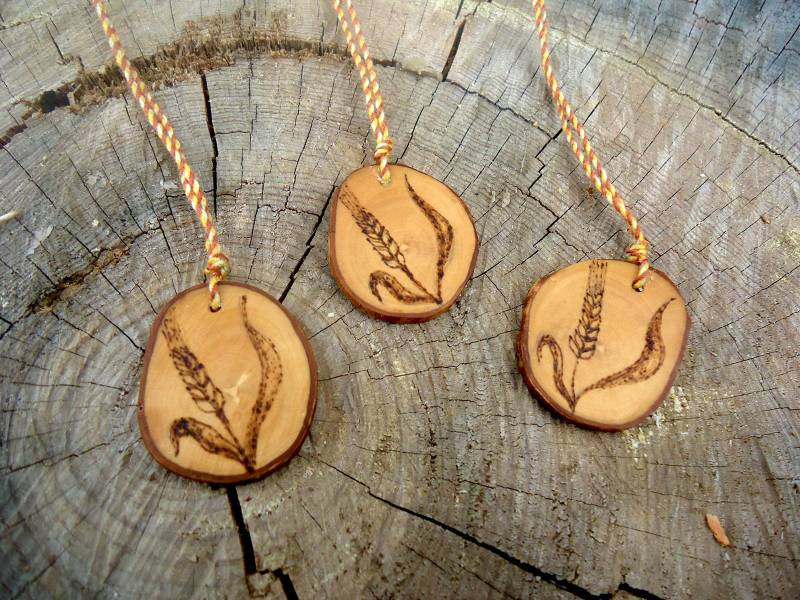 Weizen Halskette, Echt Handgemacht, Schmuck Aus Olivenholz, Pendentif Tranche En Bois D Olivier Weizen Halskette, Echt Handgemacht, Schmuck Aus Olivenholz, Pendentif Tranche En Bois D Olivier von BohemiaNatureWshop