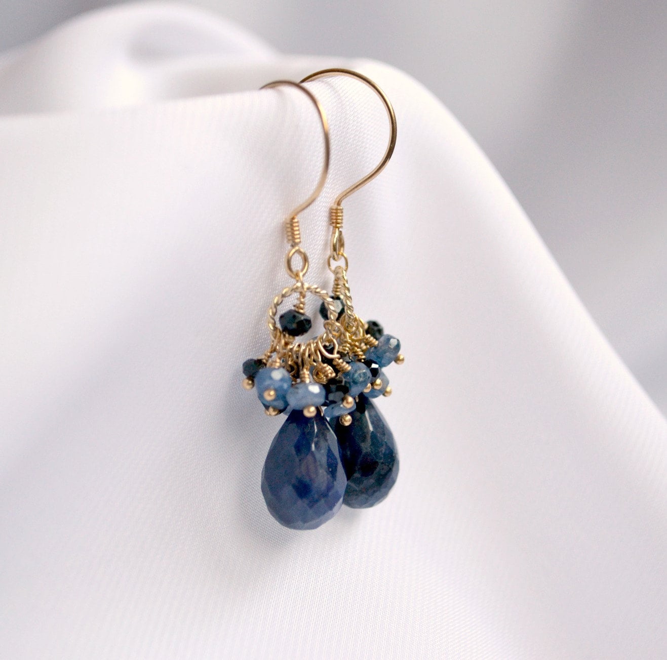 Blauer Saphir Ohrringe Und Halskette, Schwarzer Spinell, Boho Schmuck, Geschenk Für Sie, Septemebr Geburtsstein Blauer Saphir Ohrringe Und Halskette, Schwarzer Spinell, Boho Schmuck, Geschenk Für Sie, Septemebr Geburtsstein von BohemianPleasures