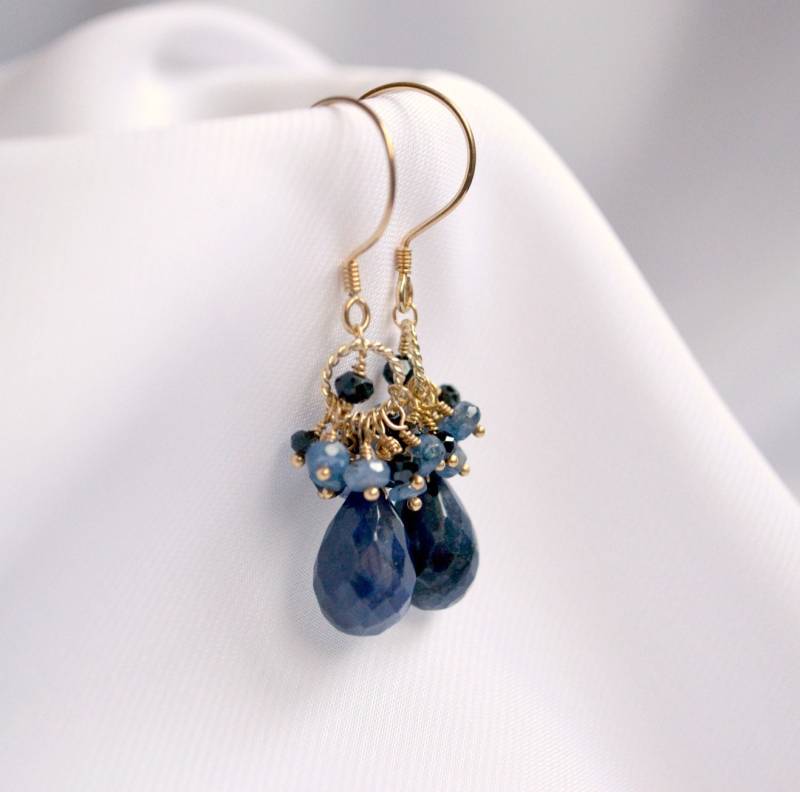 Blauer Saphir Ohrringe Und Halskette, Schwarzer Spinell, Boho Schmuck, Geschenk Für Sie, Septemebr Geburtsstein Blauer Saphir Ohrringe Und Halskette, Schwarzer Spinell, Boho Schmuck, Geschenk Für Sie, Septemebr Geburtsstein von BohemianPleasures