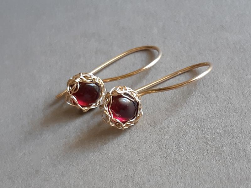 Gold Gefüllte Granat Ohrringe Januar Birthstone Schmuck Gold Gefüllte Granat Ohrringe Januar Birthstone Schmuck von BohemianPleasures